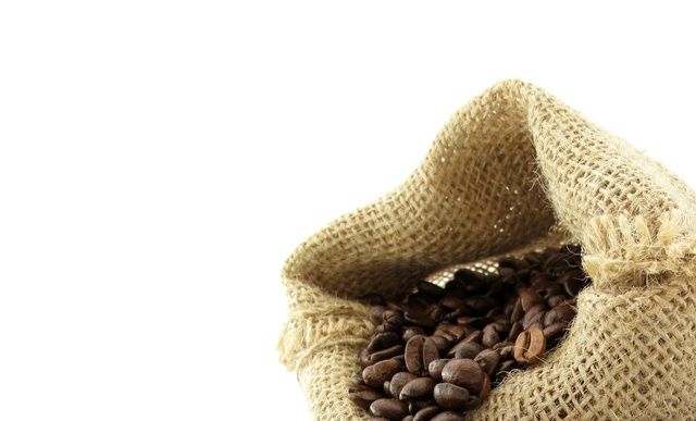 
Een ruim aanbod aan jutezakken, jute op rol en ook koffie.
Nieuwe, grote, kleine, gebruikte koffiezakken, alles is mogelijk.
Jute is een veelzijdig product voor alle doeleinden.
Ga op verkenning op onze website en wees vrij om informatie of een offerte op te vragen.
info@koffie-shop.be